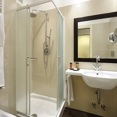 Hotel Canada 3*