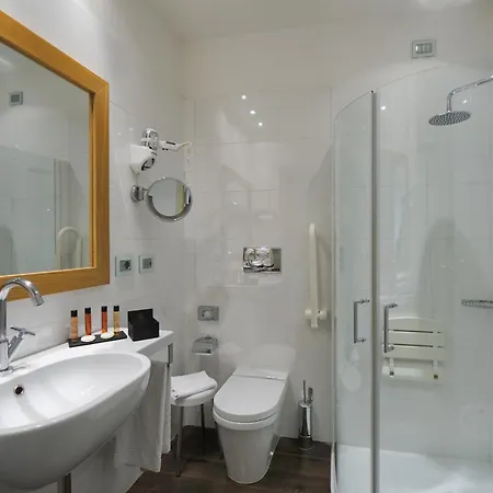 Hotel Canada 3*