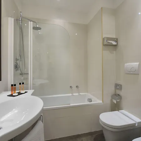 Canada Hotel 3*
