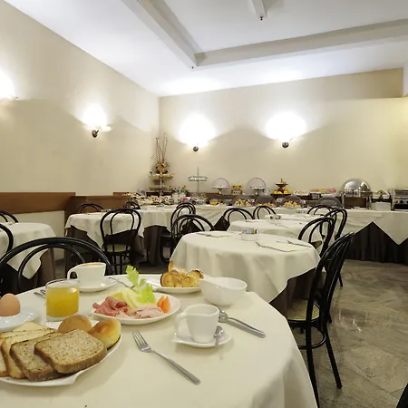 فندق كندا ميلان