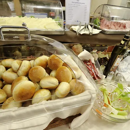 فندق كندا ميلان