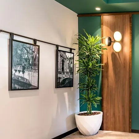 كندا فندق 3*