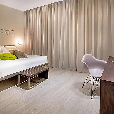 Canada Hotel